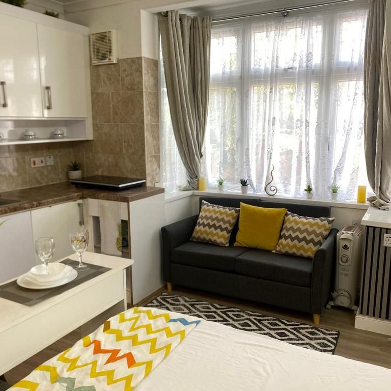 Studio to rent - Photo 1