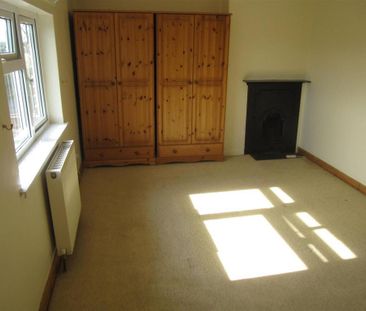 2 bedroom semi-detached house to rent - Photo 2