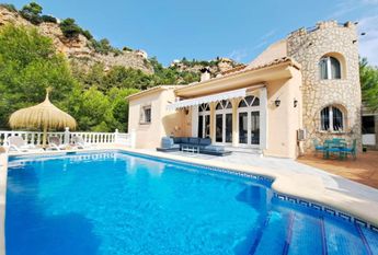 Villa for rent in Cumbre del Sol with 5 bedrooms