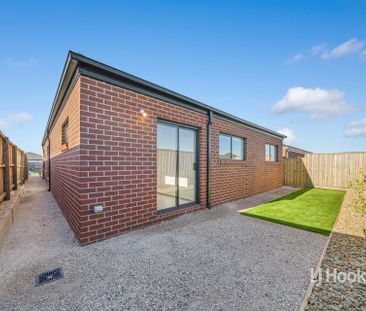 9 Fabius Way, Manor Lakes VIC, Belconnen - Photo 2