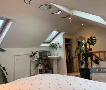 1 bedroom in a house share to rent - Photo 2
