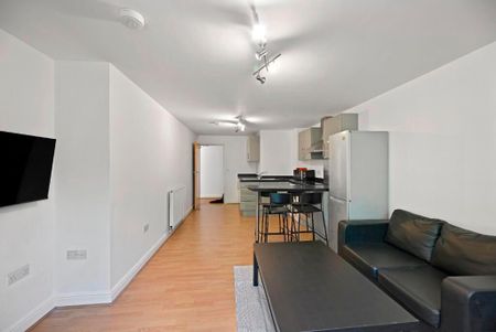 4 bedroom flat to rent - Photo 2