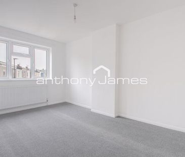 3 bedroom end of terrace house to rent - Photo 2