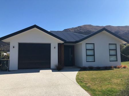 Sunny modern home, large garden, walk to town/lake - Photo 5