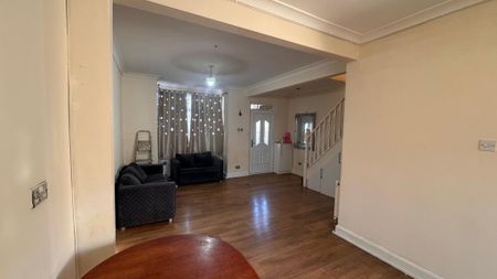 3 bedroom terraced house to rent - Photo 2