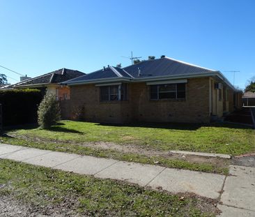 Cozy living located near central Albury - Photo 6