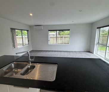 Renovated in the heart of Henderson - Photo 3