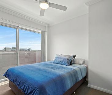 Modern Two-Bedroom Apartment with Stunning Views - Photo 4