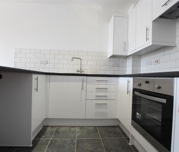 2 bedroom maisonette to rent - Photo 4