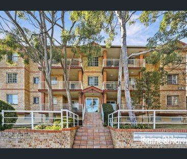 Spacious Living - Photo 6