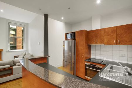 Large Apartment in the Heart of the CBD - Furnished - Photo 5