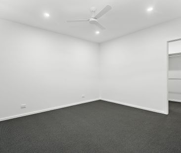 Spacious Home in Calderwood! - Photo 2