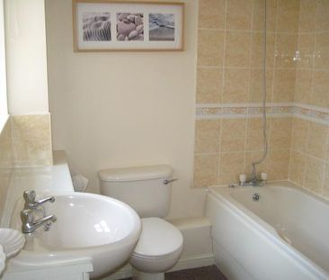 2 bedroom ground floor flat to rent - Photo 5