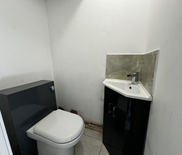 3 bedroom semi-detached house to rent - Photo 6