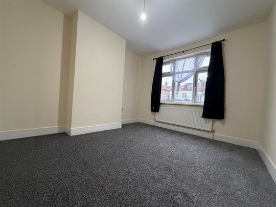 3 bedroom flat to rent - Photo 1