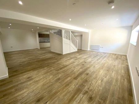 Viewpoint House, London Road, Staines-upon-thames, Surrey, TW18 - Photo 4