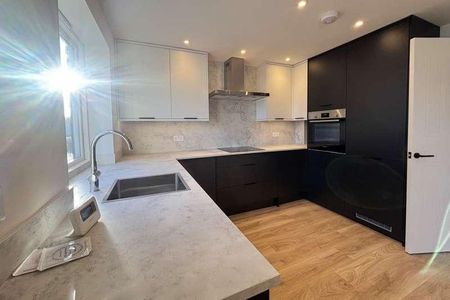 Addlestone, Surrey, KT15 - Photo 3