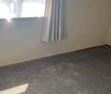 Spacious 4-Bedroom Home – Close to Schools & Shops - Photo 5