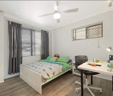 Spacious Family Home with Pool, Office & Multiple Living Areas - Photo 6