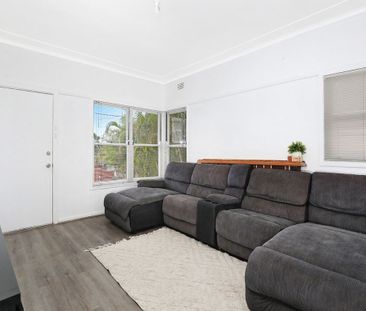 Renovated Two Bedroom Home - Photo 4