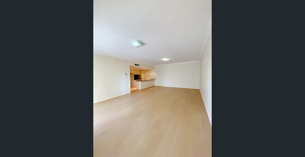 Renovated Luxury 2-Bedroom 2-Parking Apartment for Rent - Prime Mascot Location - Photo 1
