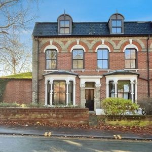 Surrey Street, NR1 3PG - Photo 2