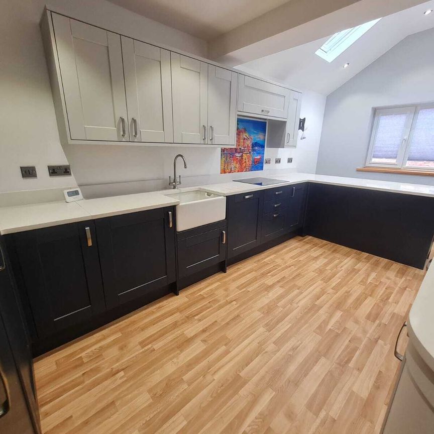 Netherton Lane, Wakefield, Netherton - Photo 1