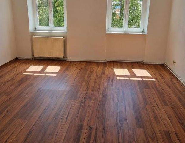 Perfekte Wohnung mit Charme! Wohnküche, Balkon und Tageslichtbad mit Wanne! - Foto 1