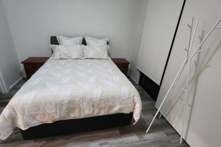 Spacious Home in Prime Royal Park Location - Photo 4