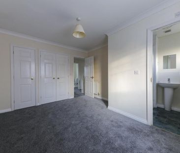 4 bedroom detached house to rent - Photo 3