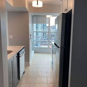 Hurontario/Burnamthrope-Spacious Bright Open Concept 2Bd Pking Locker - Photo 2