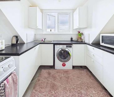 Manorcrofts Road, Egham, TW20 - Photo 5