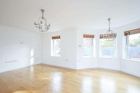 Wyndam Hall, Horsham, RH12 - Photo 4