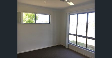 FAMILY HOME IN BEACONSFIELD HEIGHTS - Photo 3