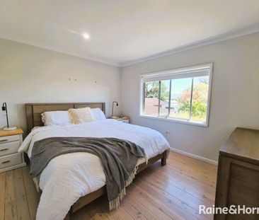 Spacious family home, minutes from the water! - Photo 4