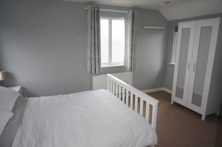 1 bedroom in a house share to rent - Photo 2