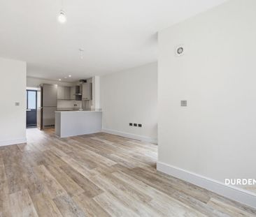 4 bedroom end of terrace house to rent - Photo 2