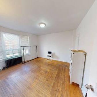 BLOOR ST W & DOVERCOURT RD - THREE BEDROOM + DEN (ID#53H2) - Photo 1