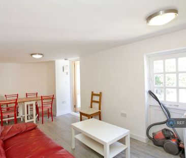 5 bedroom semi-detached house to rent - Photo 1