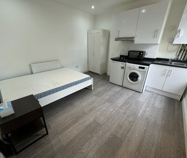 Studio Flat, Blenheim Gardens, SM6 - Photo 3