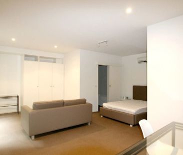 Stunning studio, in a distinctive block. - Photo 3