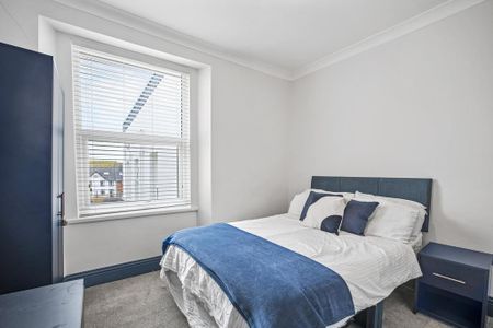 1 bedroom in a house share to rent - Photo 2