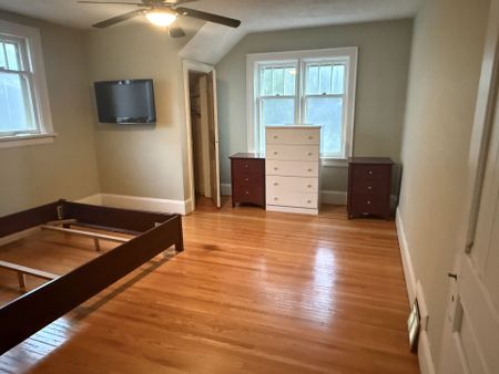 For Lease - 29 Bolton Avenue, Newmarket, Ontario - Photo 3