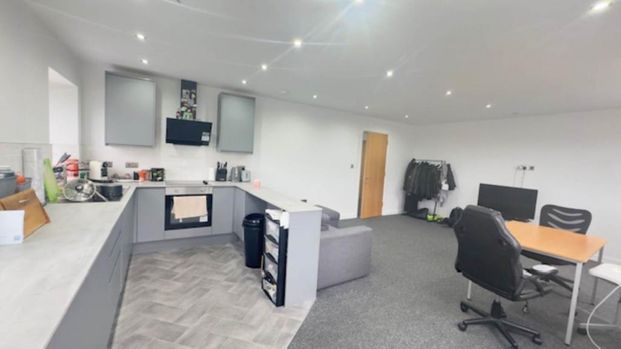 3 bedroom apartment to rent - Photo 1