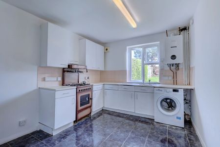 3 bedroom semi detached house to rent - Photo 5