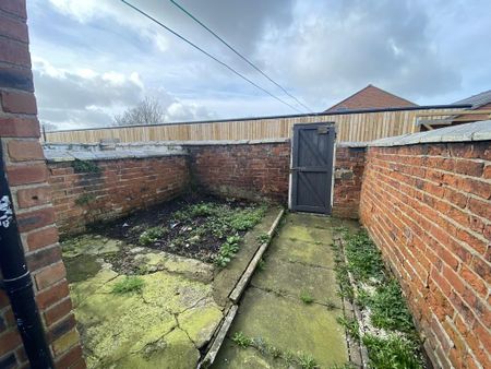 2 bedroom terraced house to rent - Photo 5