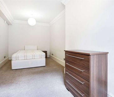 Excellent size 1 bedroom apartment in a central location, close to ... - Photo 1