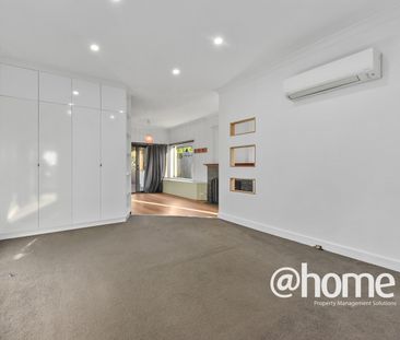 Modern Family Home - Photo 2