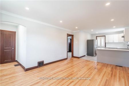 Detached Home For Lease | X8139972 - Photo 4