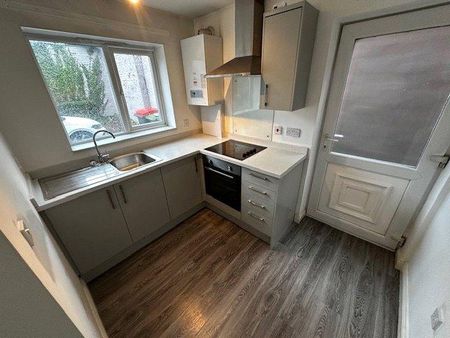 3 bedroom semi-detached house to rent - Photo 5